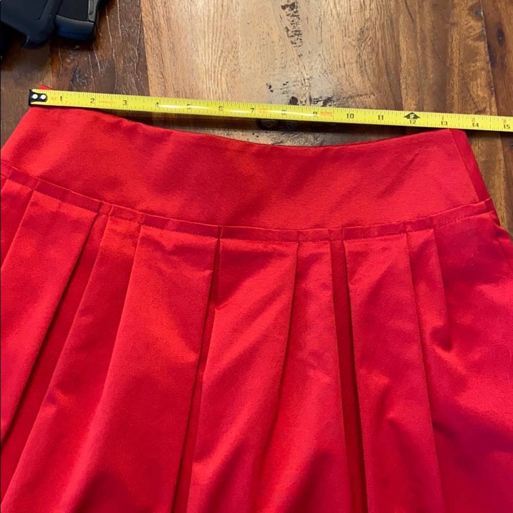 Red skirt - Picture 7 of 7